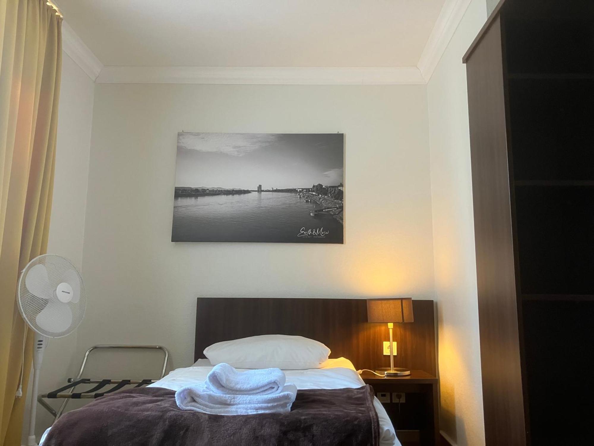 Hotel Mercedes City Бонн Экстерьер фото